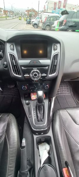 Ford Focus 2.0 Titanium Automatico Negro 2015 - imagen secundaria 2