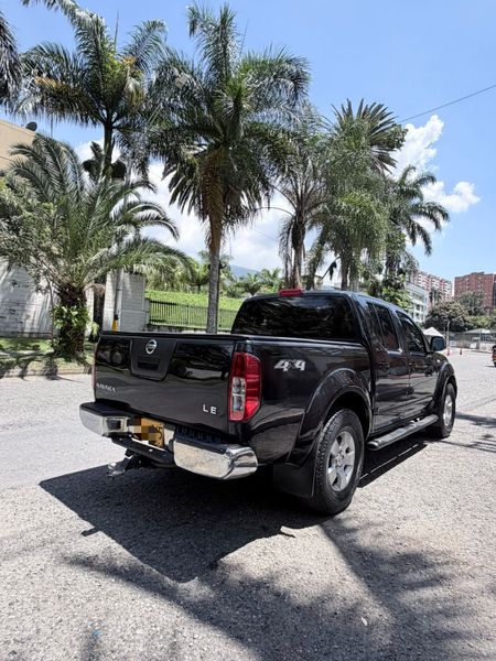 Nissan Navara 2.5 4x4 Diesel Mecánica - imagen secundaria 2