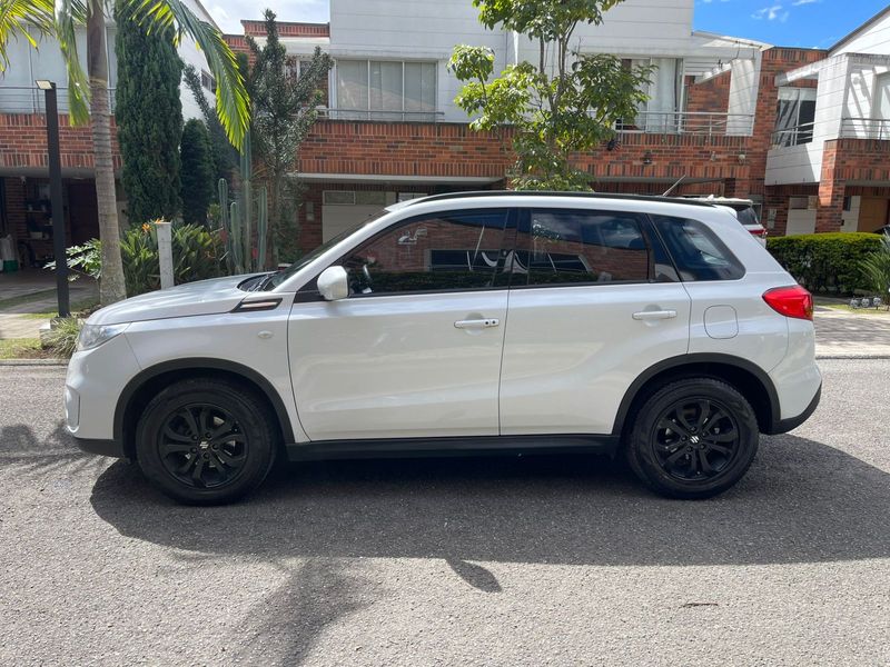 Suzuki Vitara Gl All Grip 1.6 4X4 Automático - imagen secundaria 1