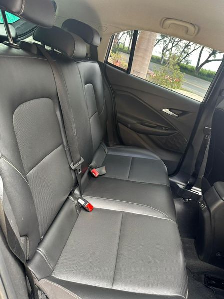 Chevrolet Onix Turbo Premier 1.0 Aut modelo 2021 - imagen secundaria 2