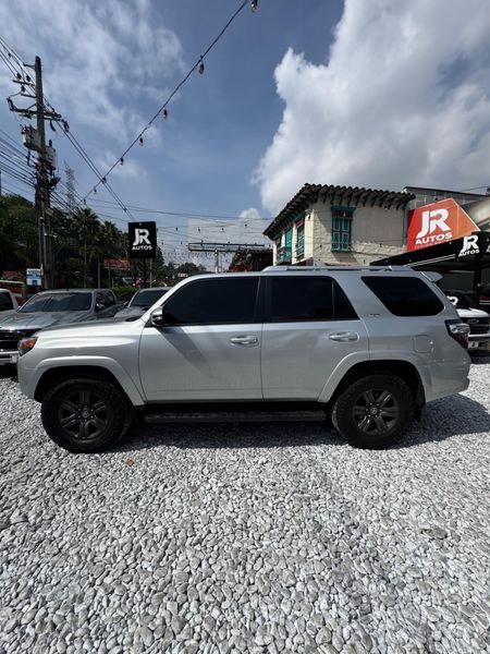 TOYOTA 4RUNNER SR5 2024 - imagen secundaria 2