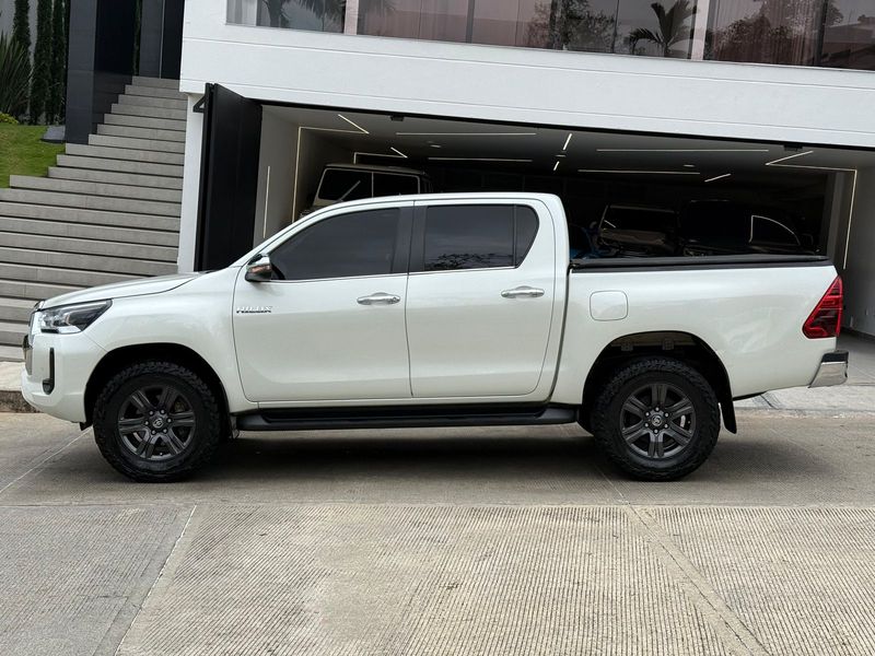 Toyota hilux SRX 2021 BLINDAJE 2 - imagen secundaria 1