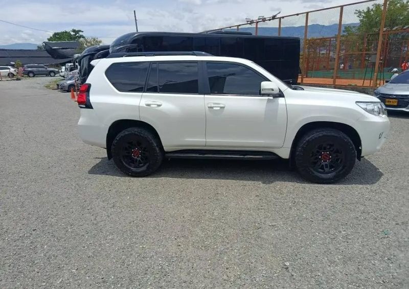Toyota Prado TXL 2018 - imagen secundaria 1