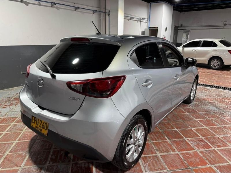 Mazda 2 Touring 2019 - imagen secundaria 1