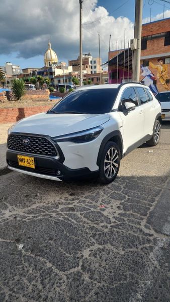 Toyota corolla cross Hybrid- solo 15 mil ks- se vende por no uso - imagen secundaria 1