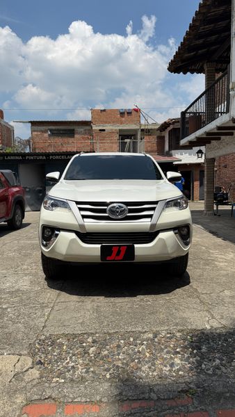 Toyota Fortuner Sw4 diesel 2019 - imagen secundaria 2