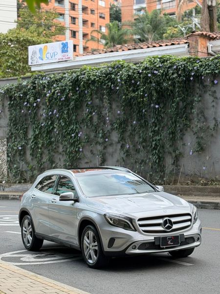 Mercedes Benz GLA200 1600 - imagen secundaria 1