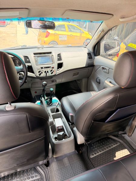 Toyota Hilux 2011 4x4 Diesel - imagen secundaria 2