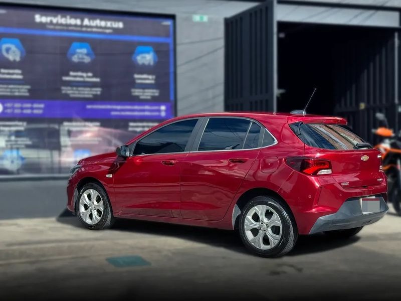 Chevrolet Onix 1.0T Premier Hatch At 2021 - imagen secundaria 1