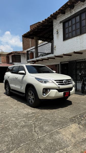 Toyota Fortuner Sw4 diesel 2019 - imagen secundaria 1