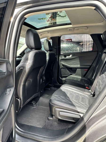 Ford Escape Platinum 2023  16.000 km  Full equipo  Como nueva  Negociable - imagen secundaria 2