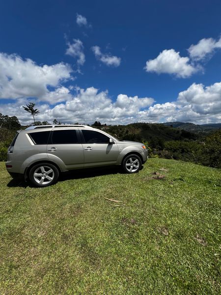 Mitsubishi oulander 4X4 - imagen secundaria 1