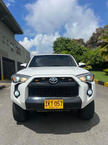Toyota 4 Runner SR5 2015 - imagen secundaria 1