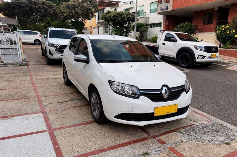 RENAULT SANDERO EXPRESSION 2017 - imagen secundaria 1