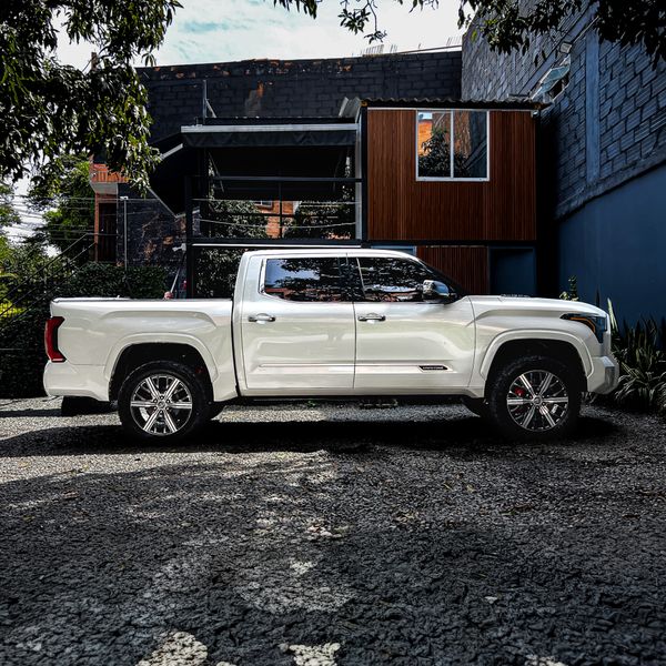 Toyota Tundra Capstone Hybrid B2 2022 - imagen secundaria 1