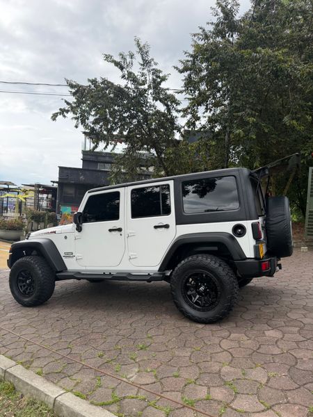 JEEP WRANGLER UNLIMITED SPORT - imagen secundaria 1