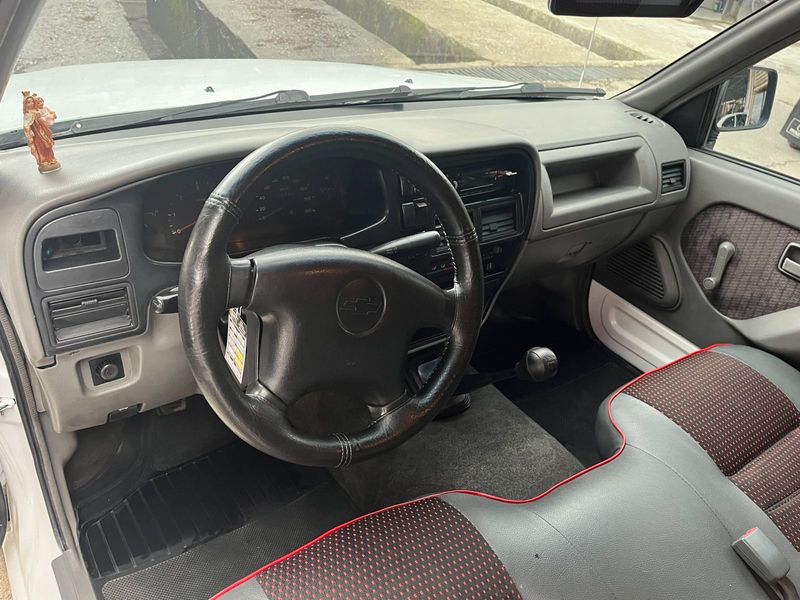 Chevrolet Luv en estacas 2005 Diesel - imagen secundaria 2