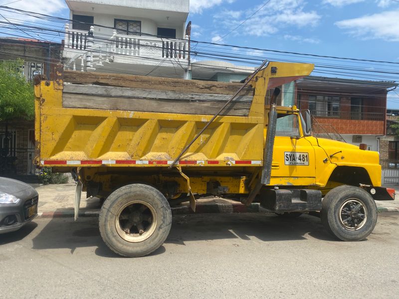 Volqueta Sencilla International - imagen secundaria 1