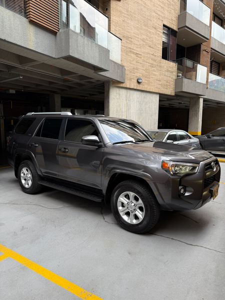 Toyota 4Runner SR5 2023 Gris Metalico