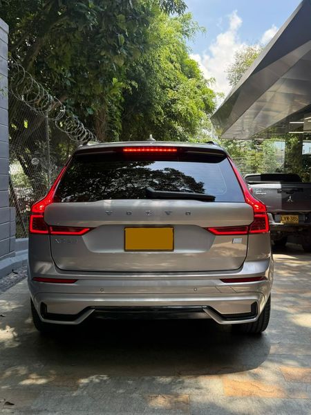 Volvo XC60 T8 Ultimate Dark - imagen secundaria 2