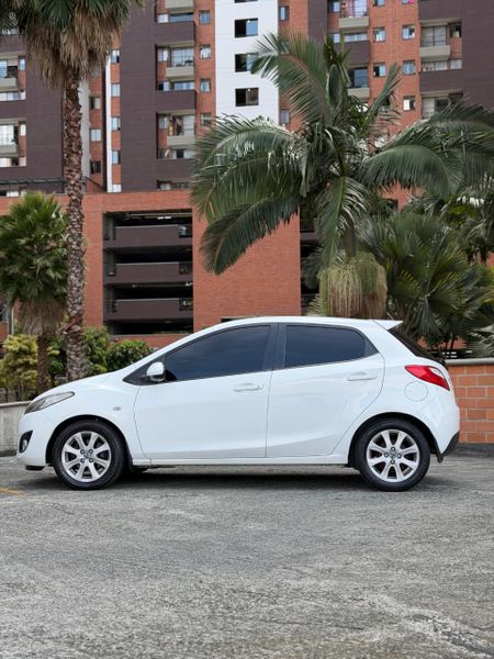 Vencambio Mazda 2 2014 Mecanico - imagen secundaria 1