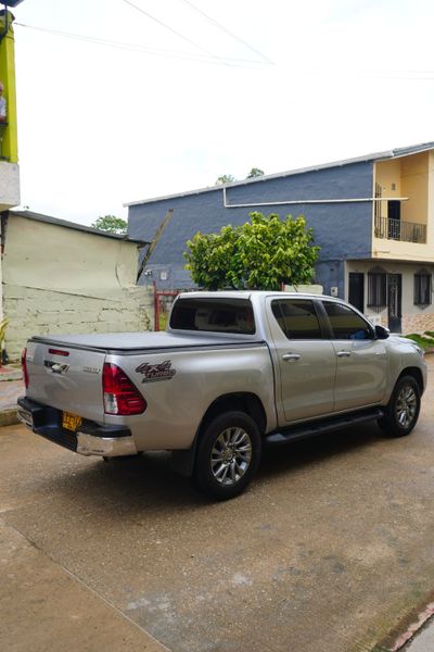 Toyota Hilux 2022 2.4 Turbo Diésel - imagen secundaria 1