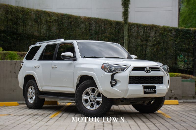 TOYOTA 4RUNNER SR5 2024 - imagen 1