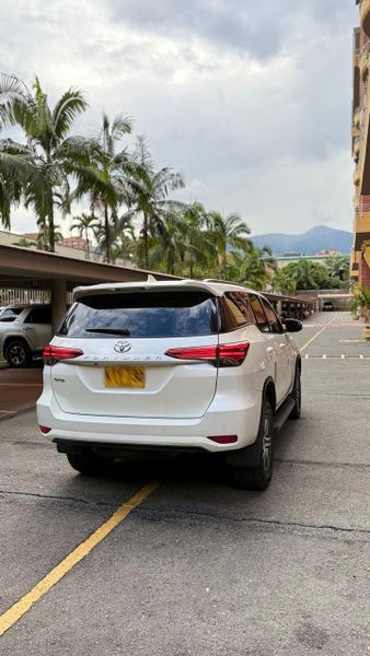 Toyota Fortuner SR 2021 - imagen secundaria 1