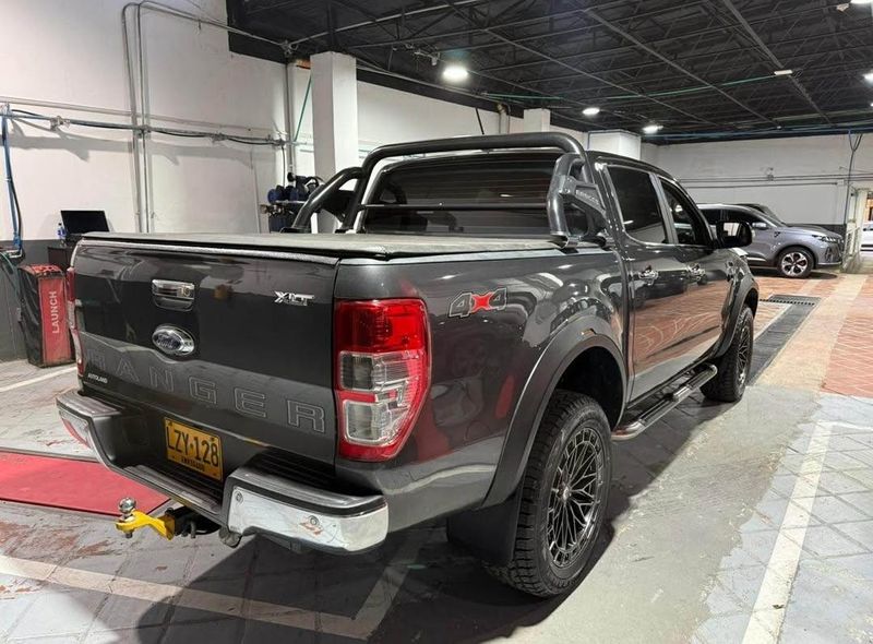 Ford Ranger XLT 2023 - imagen secundaria