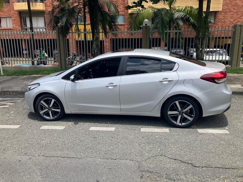 KIA CERATO PRO 2 2018 AUTOMÁTICO - imagen secundaria 1