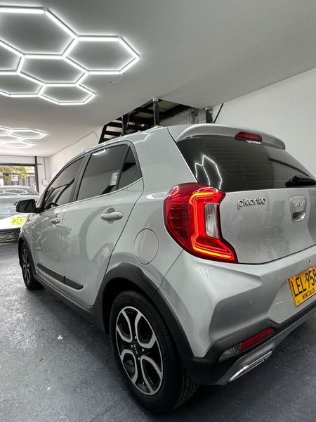 Kia picanto X-line 2023 Original hermoso - imagen secundaria 2