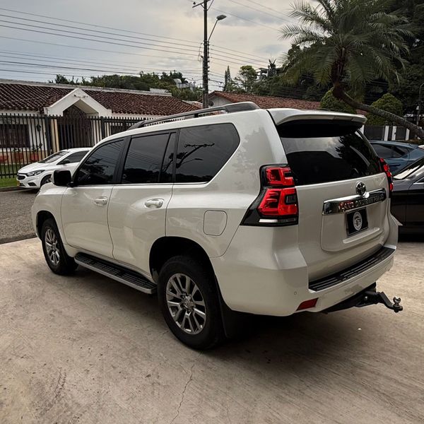 Toyota Land Cruiser Prado VX - 2019 - imagen secundaria 1