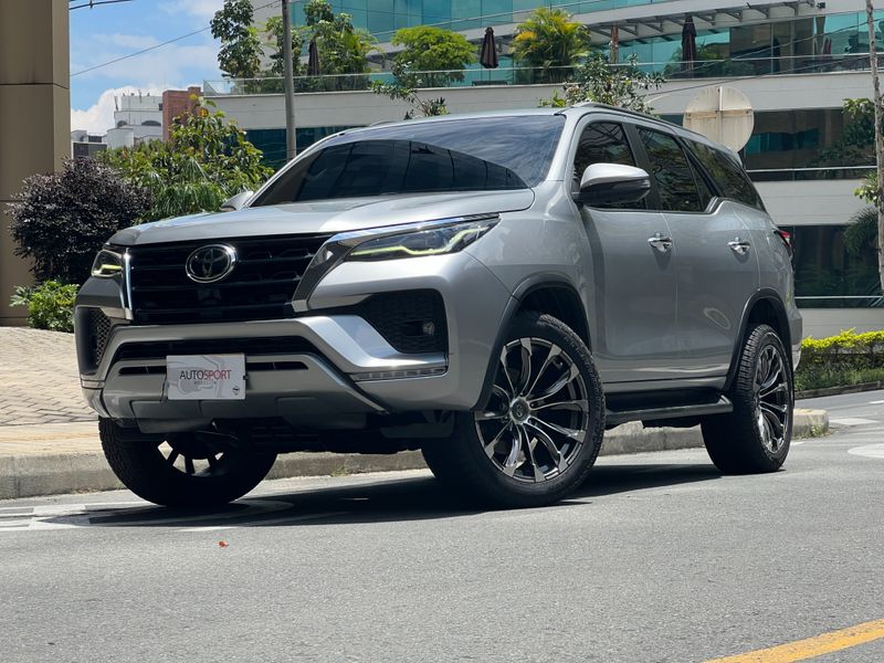 Toyota Fortuner 2.4 SRV 2023 - imagen 1