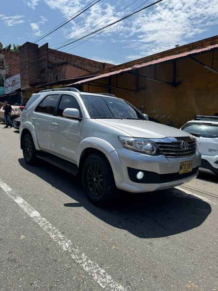 TOYOTA I FORTUNER 2.7 I 4x4 I AUTOMATICA I 2013 - imagen 1