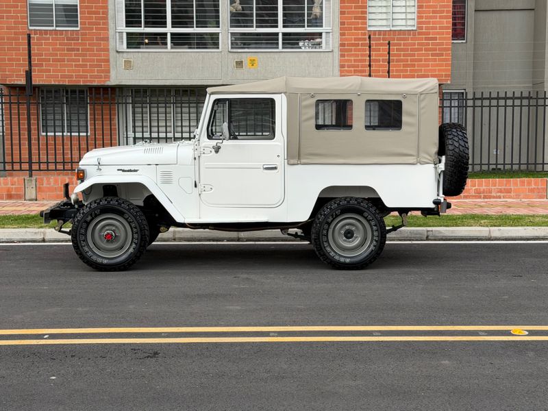 Toyota Land Cruiser 4.2  Fj43  4x4 - imagen secundaria 2