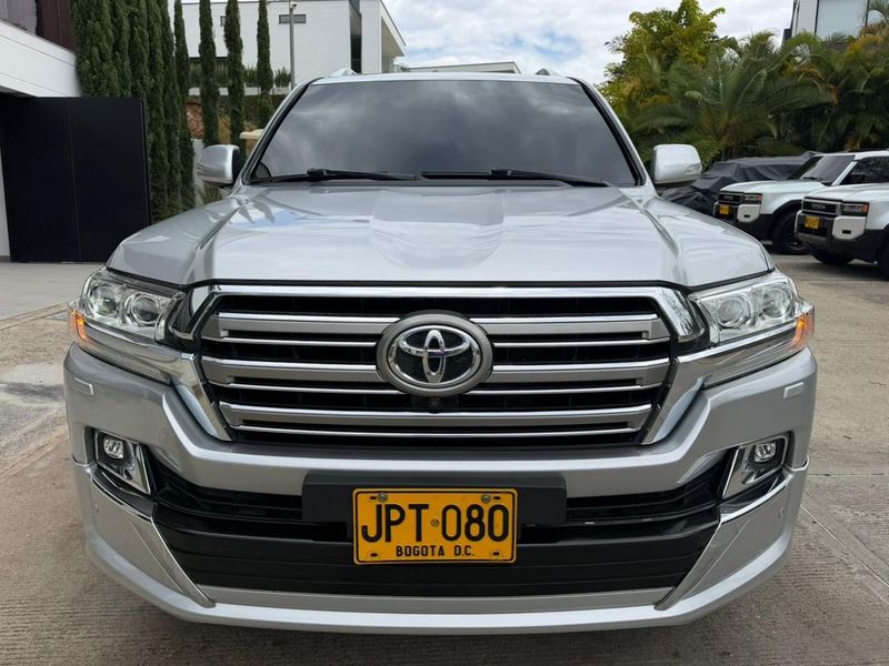 TOYOTA SAHARA LC200 IMPERIAL - imagen secundaria 1