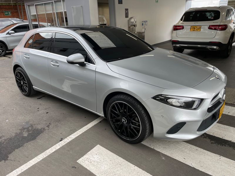 Mercedes Benz A200 - imagen secundaria 1