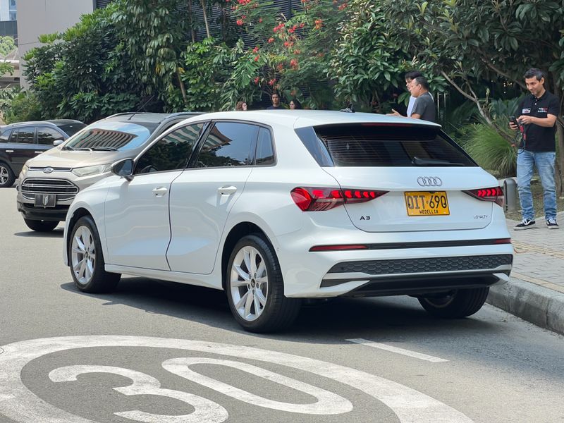 Audi A3 Sportback Advanced 2025 - imagen secundaria 2