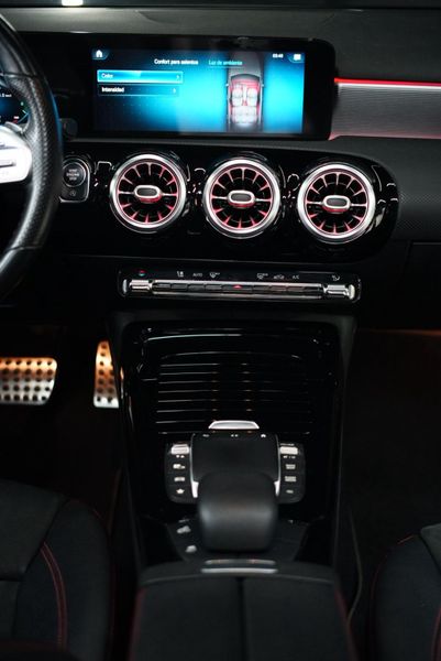 Mercedez Benz a35 AMG - imagen secundaria 2