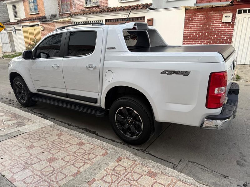 Chevrolet colorado high country blindada - imagen secundaria 1
