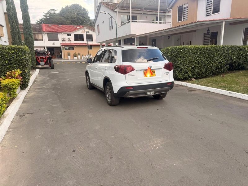 Suzuki Vitara 2023 Automática 4x2 - imagen secundaria 2