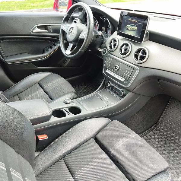 Mercedes-Benz Clase CLA 180 1.6 Essential 2017  89.300 km - imagen secundaria 1