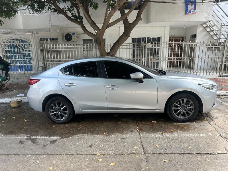 Mazda 3 Touring 2018 AT - imagen secundaria 2