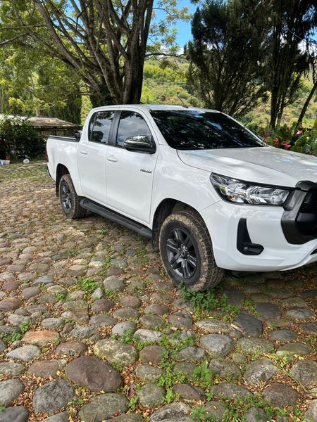 Toyota hilux 2022 diesel - imagen secundaria 1