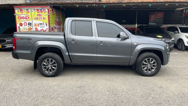 Volkswagen Amarok Corfortlin modelo 2022 - imagen secundaria 2