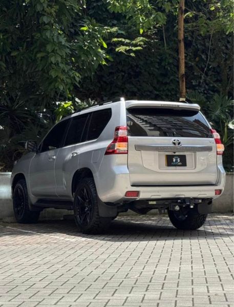 Toyota Prado Tx 4.0 Gasolina - imagen secundaria 1