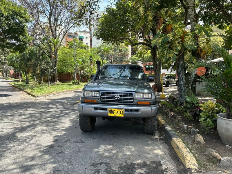 Toyota Burbuja Blindada VENDO O PERMUTO - imagen secundaria 2