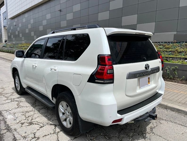 Toyota Prado TXL 2019 Gasolina 4x4 - imagen secundaria 1