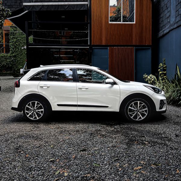 Kia Niro Zenith Hybrid 2020 - imagen secundaria 1