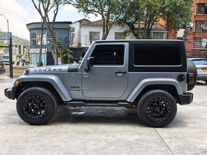 JEEP WRANGLER SPORT 3.6 AT 4X4 2018 descapotable - imagen secundaria 1